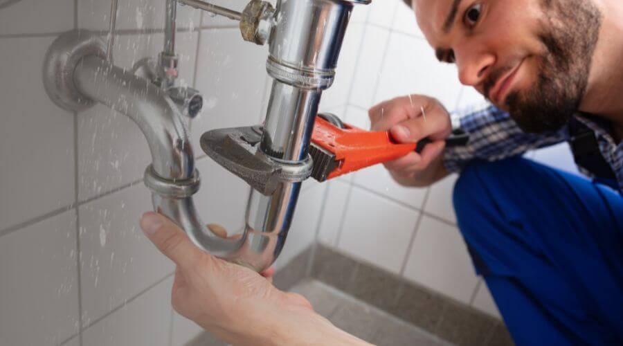 Expert burst pipe repair services in Saunemin, IL